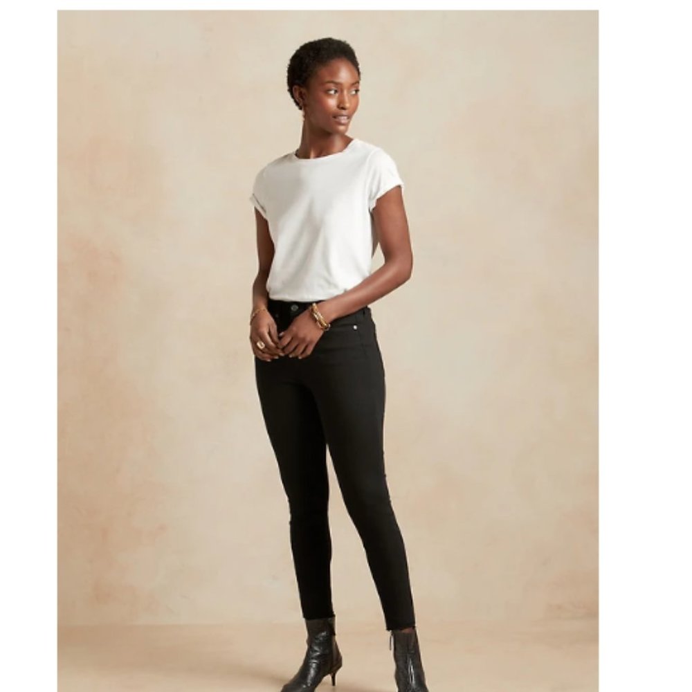 NWT Hi-Rise Skinny Fade Resist Ankle Jeans 30L Black F711